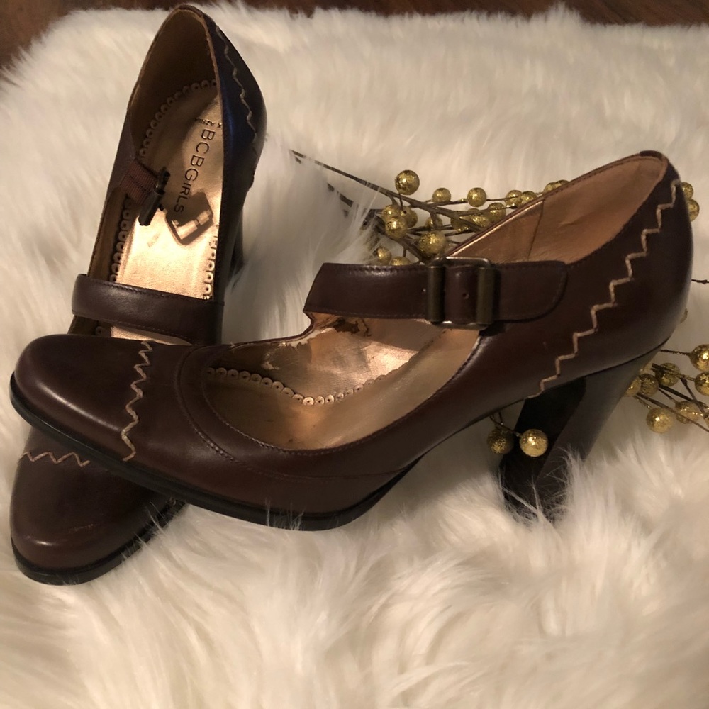 Gorgeous BCBG Brown Heels w/strap!